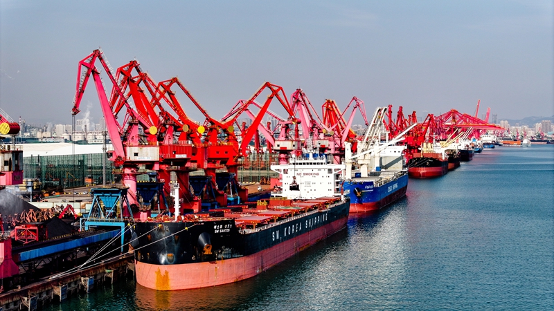 乘長(zhǎng)風(fēng)破萬里浪——以習(xí)近平同志為核心的黨中央引領(lǐng)中國(guó)式現(xiàn)代化邁出新的堅(jiān)實(shí)步伐